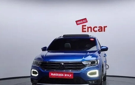 Volkswagen T-Roc I, 2022 год, 1 760 000 рублей, 1 фотография