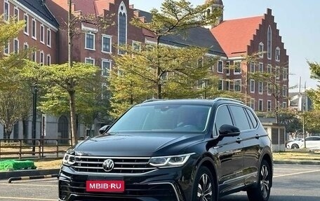 Volkswagen Tiguan II, 2021 год, 2 600 000 рублей, 1 фотография
