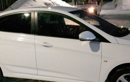 Hyundai Solaris II рестайлинг, 2011 год, 750 000 рублей, 3 фотография