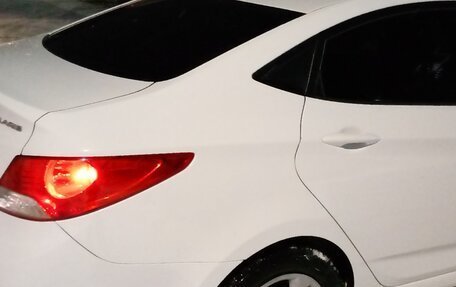 Hyundai Solaris II рестайлинг, 2011 год, 750 000 рублей, 4 фотография