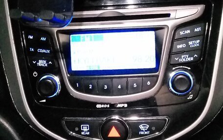 Hyundai Solaris II рестайлинг, 2011 год, 750 000 рублей, 8 фотография