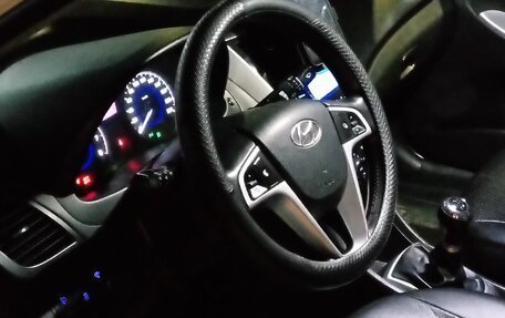 Hyundai Solaris II рестайлинг, 2011 год, 750 000 рублей, 7 фотография