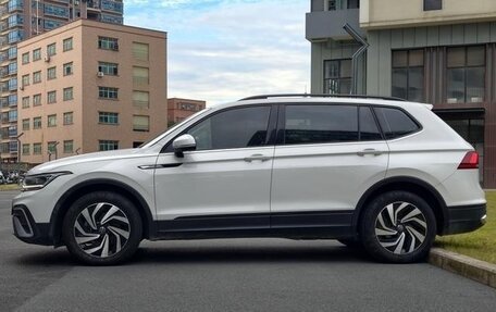 Volkswagen Tiguan II, 2021 год, 2 600 000 рублей, 8 фотография