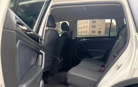 Volkswagen Tiguan II, 2021 год, 2 600 000 рублей, 16 фотография