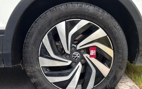 Volkswagen Tiguan II, 2021 год, 2 600 000 рублей, 15 фотография