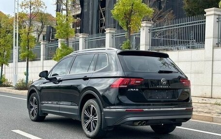 Volkswagen Tiguan II, 2021 год, 2 600 000 рублей, 6 фотография