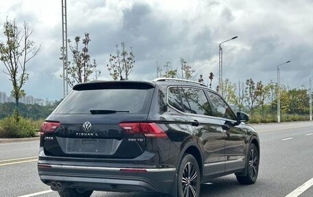 Volkswagen Tiguan II, 2021 год, 2 600 000 рублей, 5 фотография