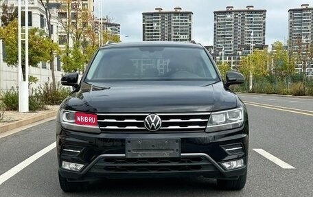 Volkswagen Tiguan II, 2021 год, 2 600 000 рублей, 2 фотография