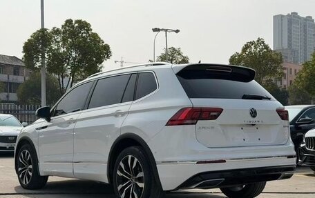 Volkswagen Tiguan II, 2021 год, 2 600 000 рублей, 4 фотография