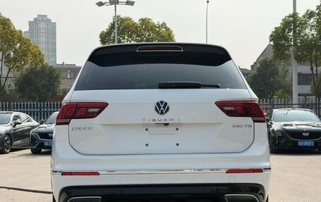 Volkswagen Tiguan II, 2021 год, 2 600 000 рублей, 6 фотография