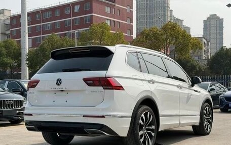 Volkswagen Tiguan II, 2021 год, 2 600 000 рублей, 5 фотография