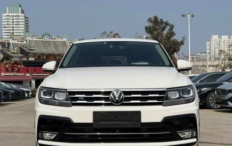 Volkswagen Tiguan II, 2021 год, 2 600 000 рублей, 3 фотография