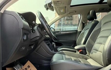 Volkswagen Tiguan II, 2021 год, 2 600 000 рублей, 8 фотография