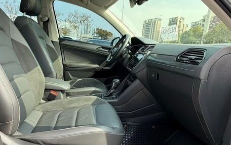 Volkswagen Tiguan II, 2021 год, 2 600 000 рублей, 9 фотография