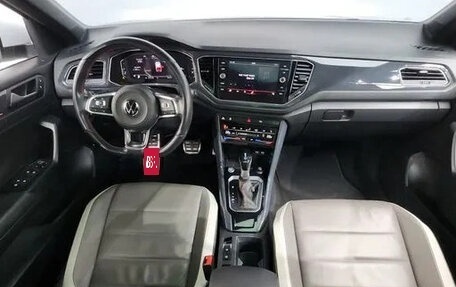 Volkswagen T-Roc I, 2023 год, 1 660 000 рублей, 5 фотография