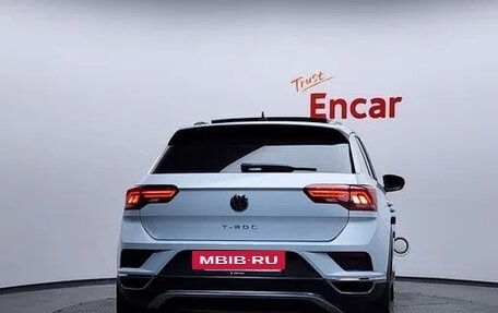 Volkswagen T-Roc I, 2023 год, 1 660 000 рублей, 3 фотография