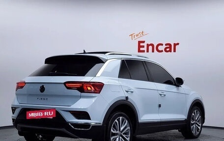 Volkswagen T-Roc I, 2023 год, 1 660 000 рублей, 2 фотография