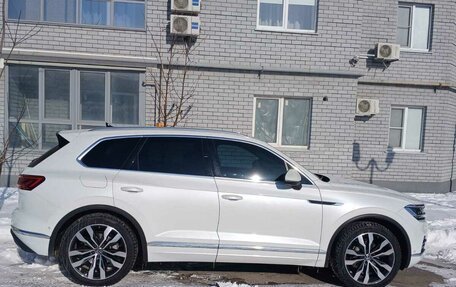 Volkswagen Touareg III, 2022 год, 7 500 000 рублей, 2 фотография