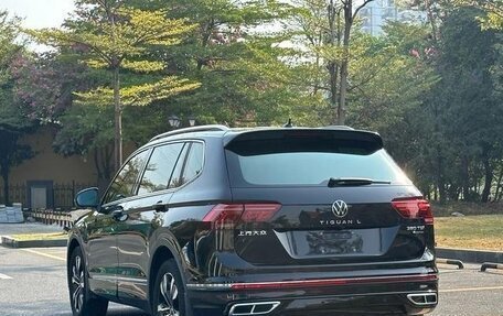 Volkswagen Tiguan II, 2021 год, 2 600 000 рублей, 4 фотография