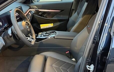 BMW 5 серия, 2025 год, 10 000 000 рублей, 9 фотография