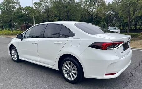 Toyota Corolla, 2022 год, 1 350 000 рублей, 4 фотография