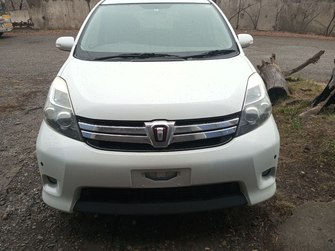 Toyota ISis I рестайлинг, 2012 год, 1 200 000 рублей, 1 фотография