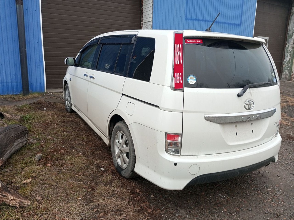 Toyota ISis I рестайлинг, 2012 год, 1 200 000 рублей, 6 фотография