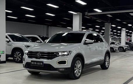 Volkswagen T-Roc I, 2022 год, 1 700 000 рублей, 2 фотография