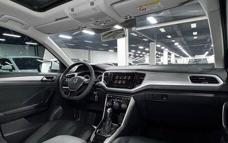 Volkswagen T-Roc I, 2022 год, 1 700 000 рублей, 11 фотография