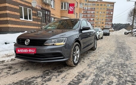 Volkswagen Jetta VI, 2015 год, 1 630 000 рублей, 2 фотография