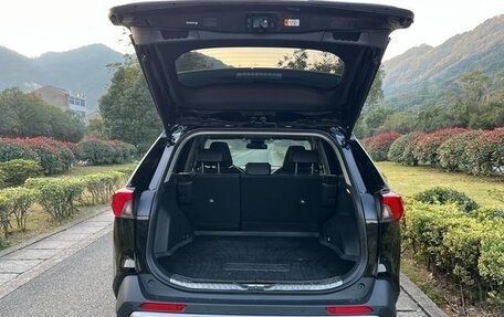 Toyota RAV4, 2025 год, 3 870 009 рублей, 9 фотография