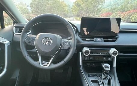 Toyota RAV4, 2025 год, 3 870 009 рублей, 12 фотография