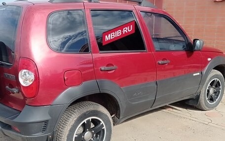 Chevrolet Niva I рестайлинг, 2015 год, 687 000 рублей, 3 фотография