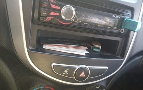 Hyundai Solaris II рестайлинг, 2012 год, 750 000 рублей, 3 фотография