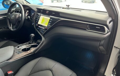 Toyota Camry, 2021 год, 3 450 000 рублей, 10 фотография