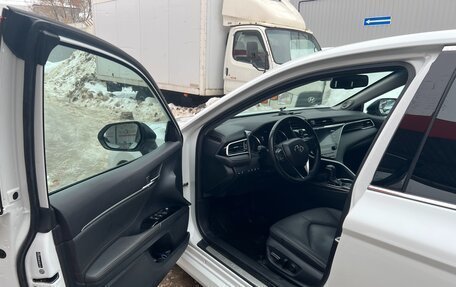 Toyota Camry, 2021 год, 3 450 000 рублей, 7 фотография