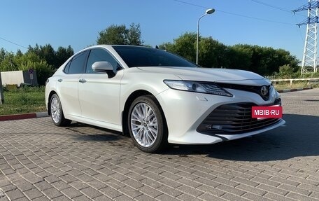 Toyota Camry, 2021 год, 3 450 000 рублей, 2 фотография