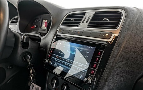 Volkswagen Polo VI (EU Market), 2019 год, 1 350 000 рублей, 21 фотография