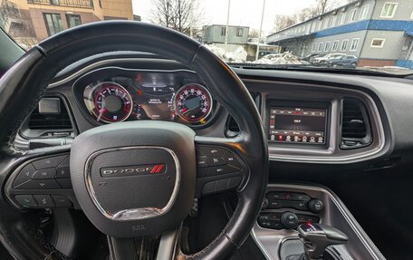 Dodge Challenger III рестайлинг 2, 2019 год, 3 300 000 рублей, 5 фотография