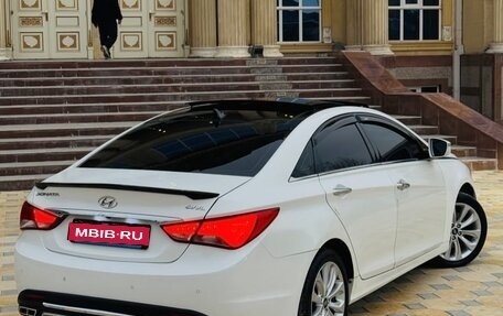 Hyundai Sonata VI, 2011 год, 825 000 рублей, 1 фотография