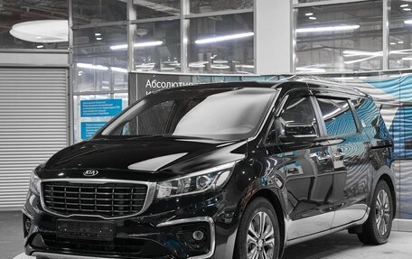 KIA Carnival III, 2020 год, 2 400 000 рублей, 1 фотография