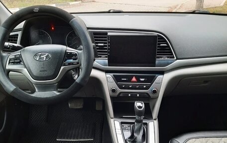 Hyundai Elantra VI рестайлинг, 2017 год, 1 175 000 рублей, 9 фотография