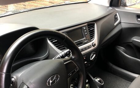 Hyundai Solaris II рестайлинг, 2017 год, 960 000 рублей, 3 фотография