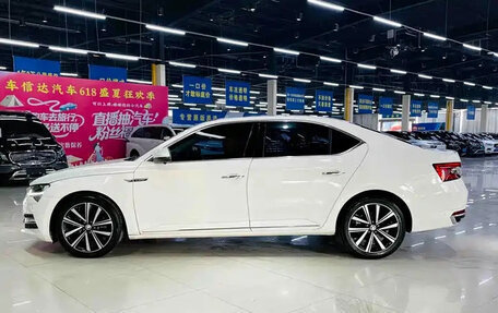 Skoda Superb III рестайлинг, 2021 год, 1 499 000 рублей, 3 фотография