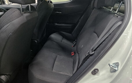 Toyota C-HR I рестайлинг, 2019 год, 2 555 000 рублей, 17 фотография