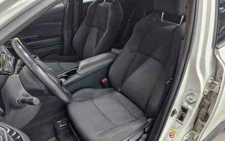 Toyota C-HR I рестайлинг, 2019 год, 2 555 000 рублей, 19 фотография