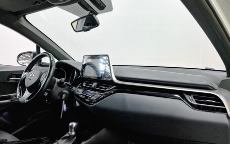 Toyota C-HR I рестайлинг, 2019 год, 2 555 000 рублей, 13 фотография