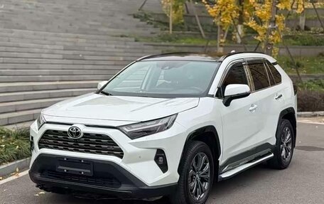 Toyota RAV4, 2025 год, 3 765 000 рублей, 2 фотография