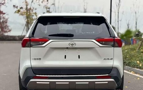 Toyota RAV4, 2025 год, 3 765 000 рублей, 5 фотография