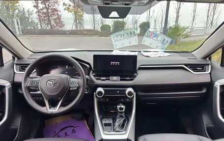 Toyota RAV4, 2025 год, 3 765 000 рублей, 6 фотография